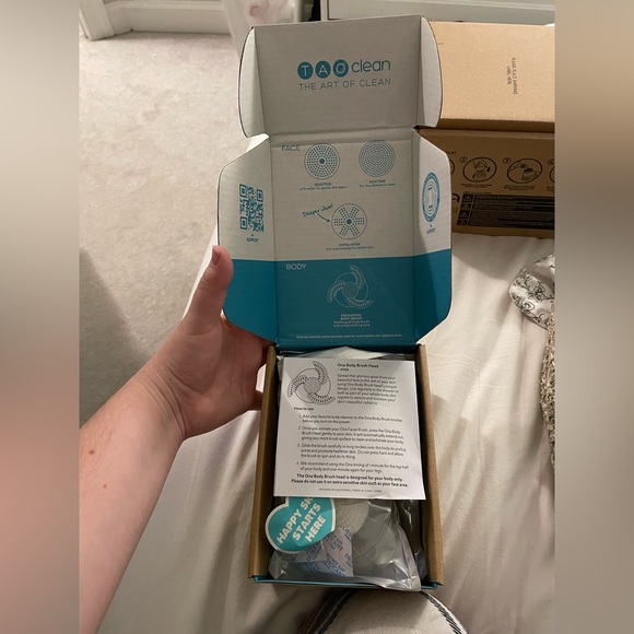 Tao Ona Facial Cleansing Brush - Picture 2 of 4